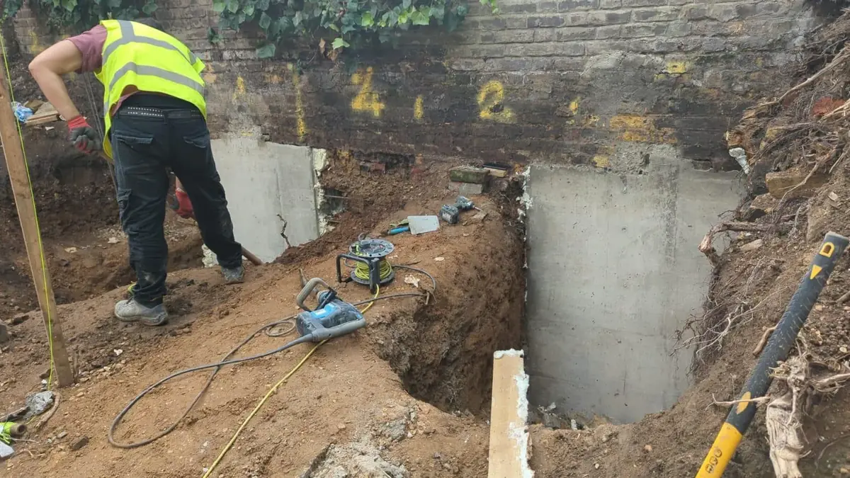 Underpinning to a party wall